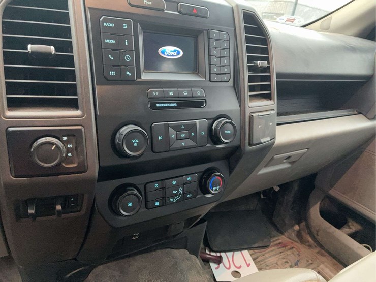 2022-ford-f550-image-29