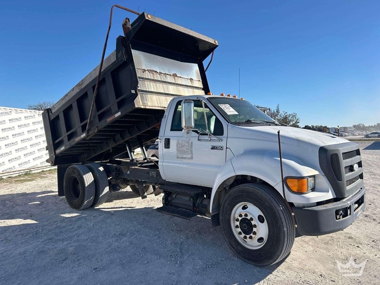 2009-ford-f-750-12ft-dump-truck-image-2