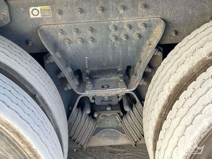 2020-peterbilt-567-image-26