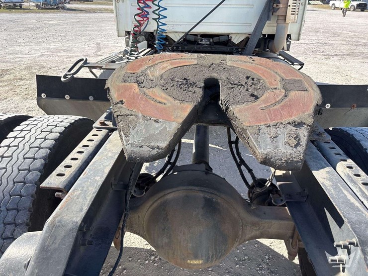 2006-volvo-vnm-image-13