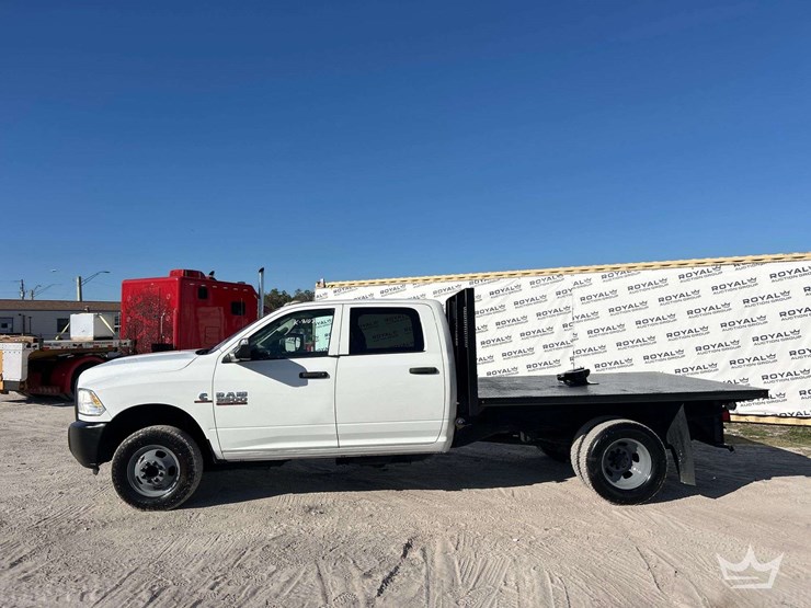 2017-dodge-3500-image-27