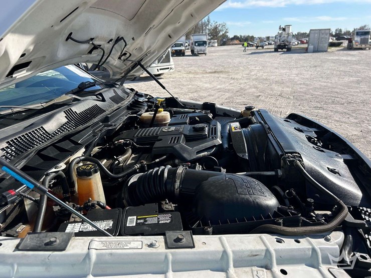 2017-dodge-3500-image-9