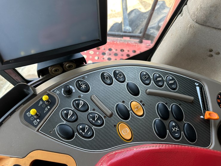 #38416-•-2016-case-axial-flow-8240-prwd-combine-yfg230343-image-89