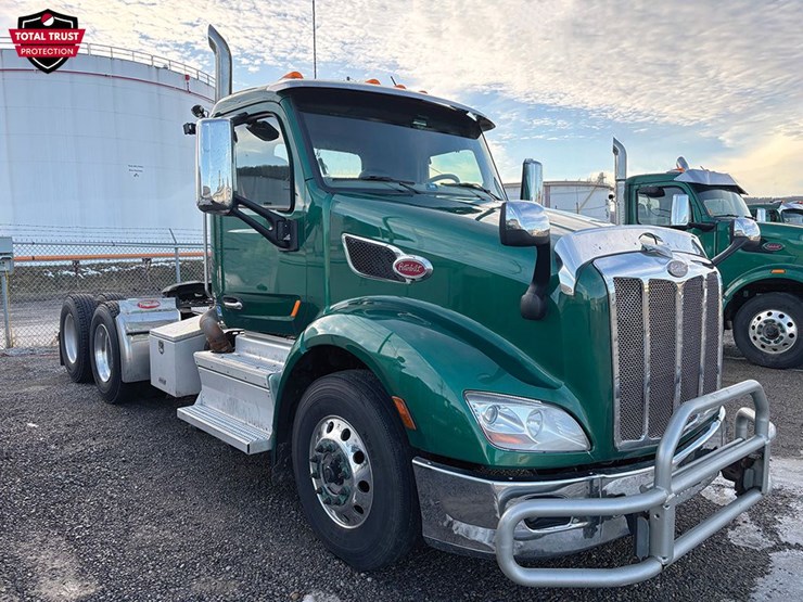 2019-peterbilt-579-image-1