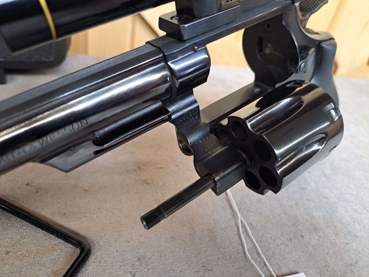 smith-&-wesson-model-29-2-.44-magnum-da-revolver-image-11