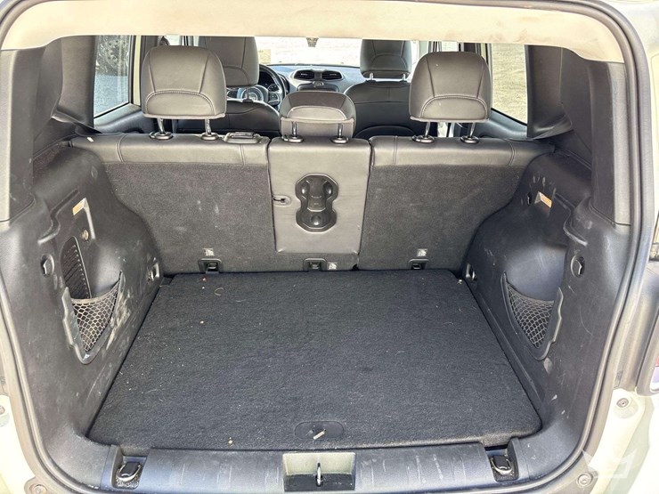 2016-jeep-renegade-image-29