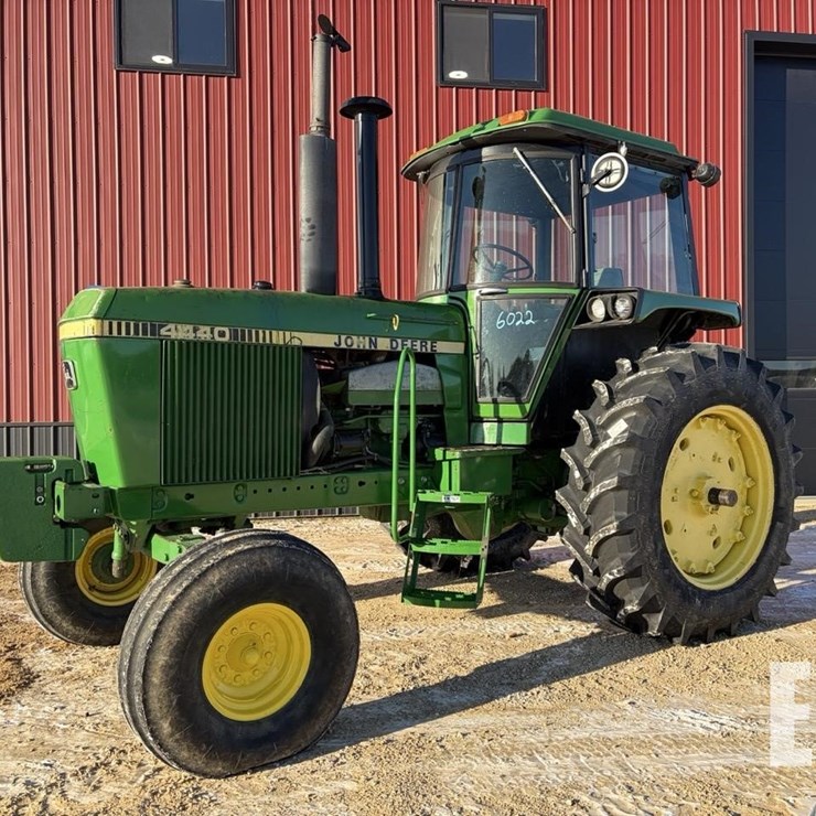 1982 JOHN DEERE 4440