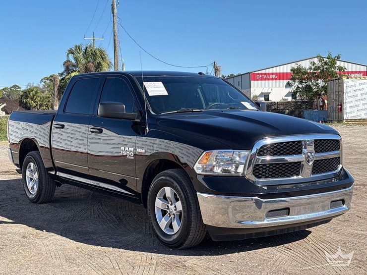 2021-ram-1500-slt-image-2