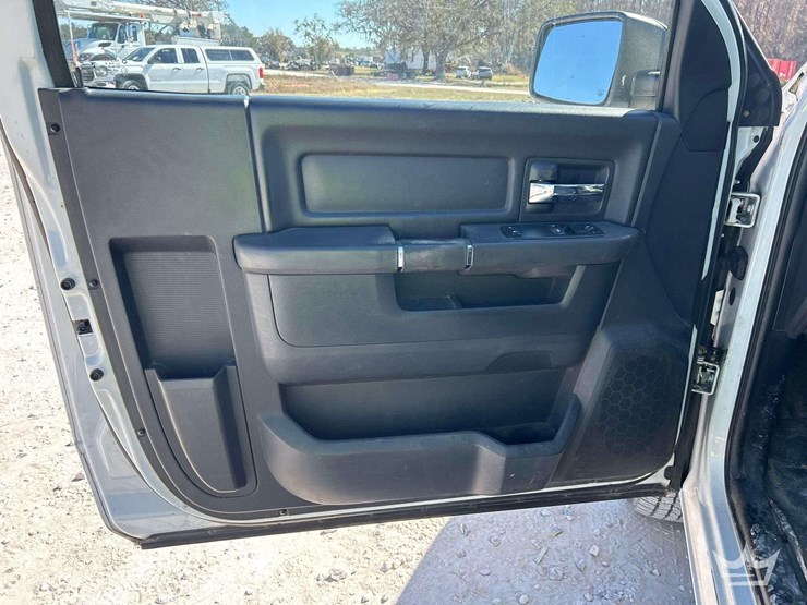 2012-dodge-2500-image-11