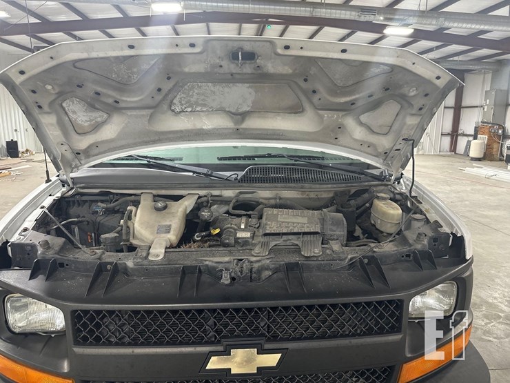 2017-chevrolet-express-2500-image-24