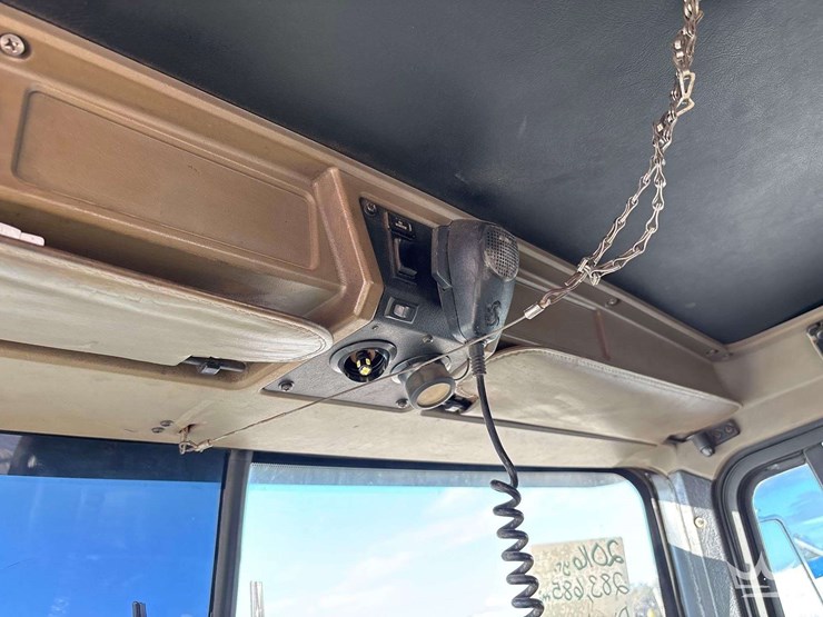 2016-kenworth-t800-image-41