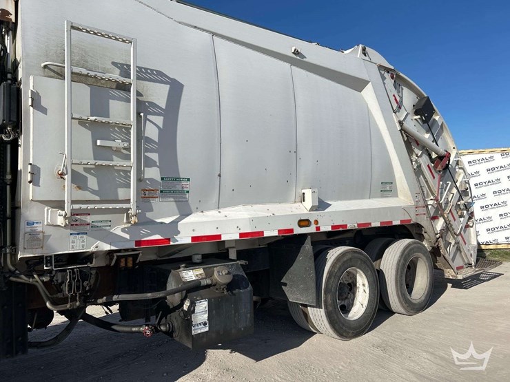 2020-peterbilt-567-image-21