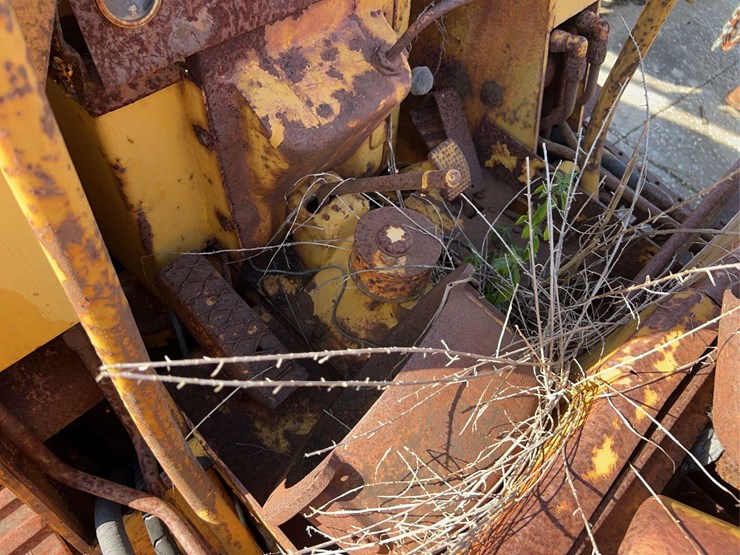 minneapolis-moline-diesel-crawler-image-25