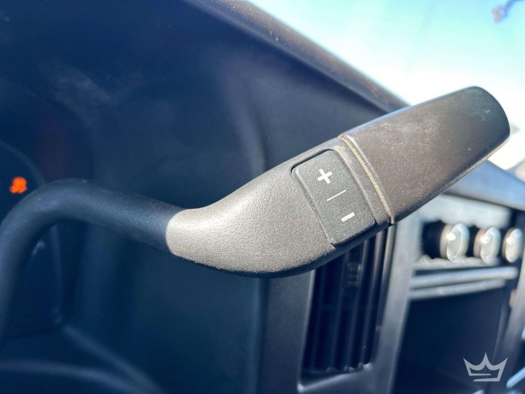 2017-chevrolet-express-2500-image-15