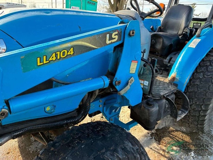 ls-xr4755h-loader-tractor-showing-3660-hours-image-7