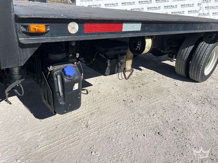 2016-isuzu-nrr-image-17