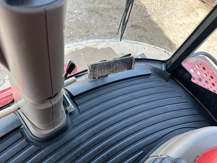 #38416-•-2016-case-axial-flow-8240-prwd-combine-yfg230343-image-80