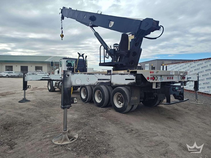 2011-peterbilt-365-image-4