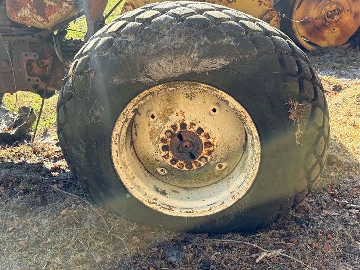 minneapolis-moline-parts-tractor-image-29