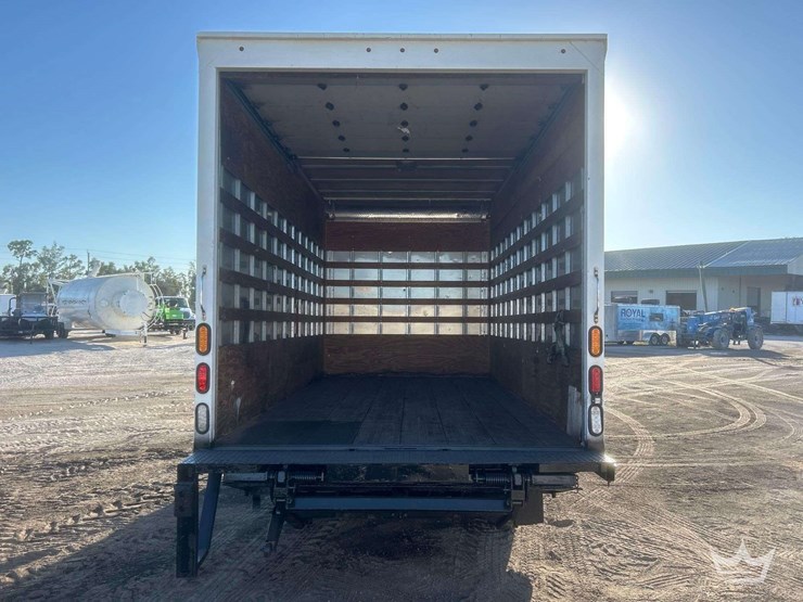 2017-hino-155-image-17