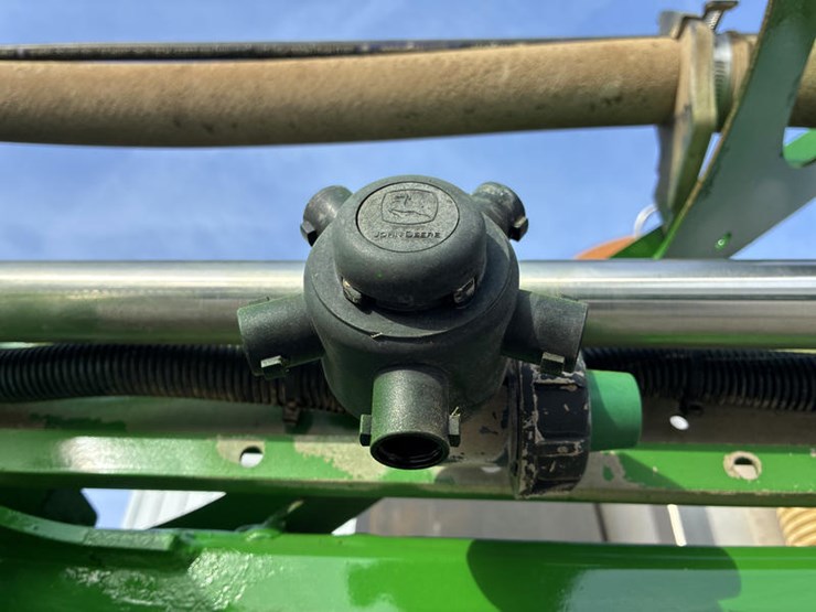 2018-john-deere-r4038-image-30