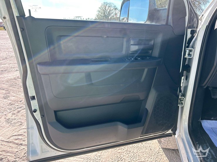 2017-dodge-3500-image-11