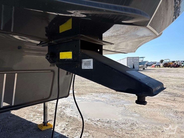 2014-crossroads-rv-elevation-t/a-5th-wheel-toy-hauler-travel-trailer-image-42