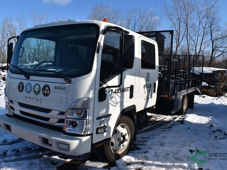 2023-isuzu-npr-image-35