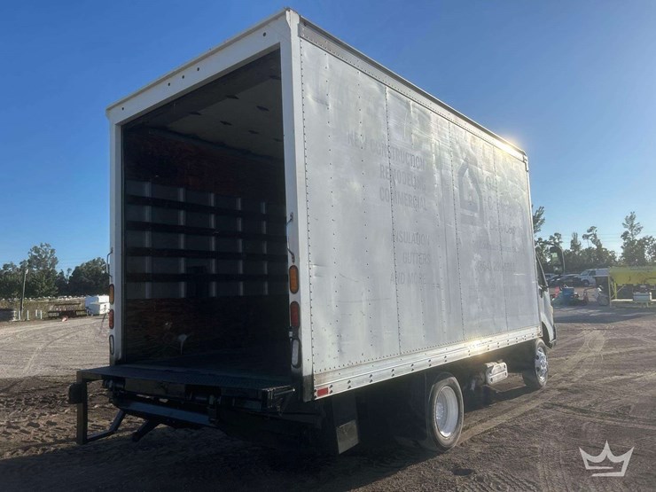 2017-hino-155-image-3