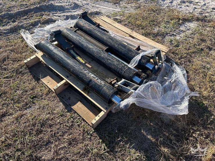 pallet-of-super-springs-leaf-springs-and-hydraulic-cylinders-image-2