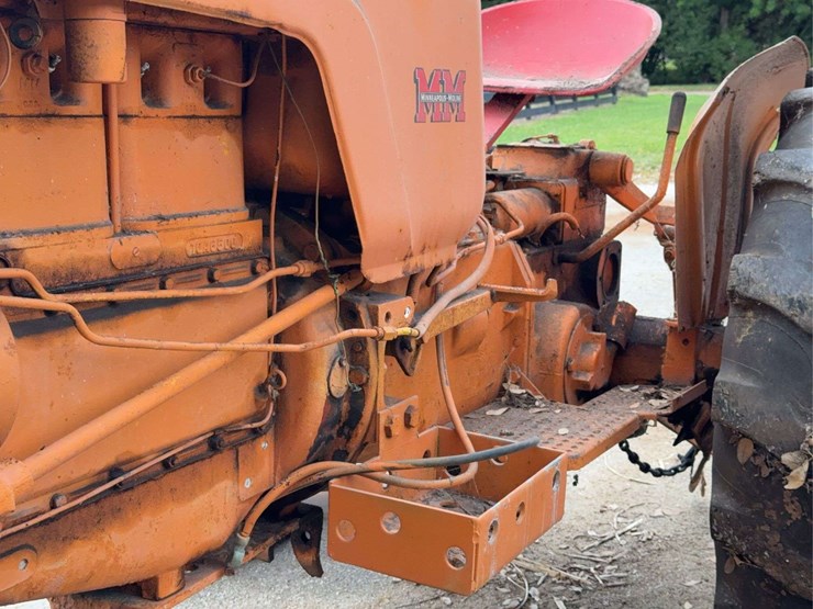 minneapolis-moline-335-image-23