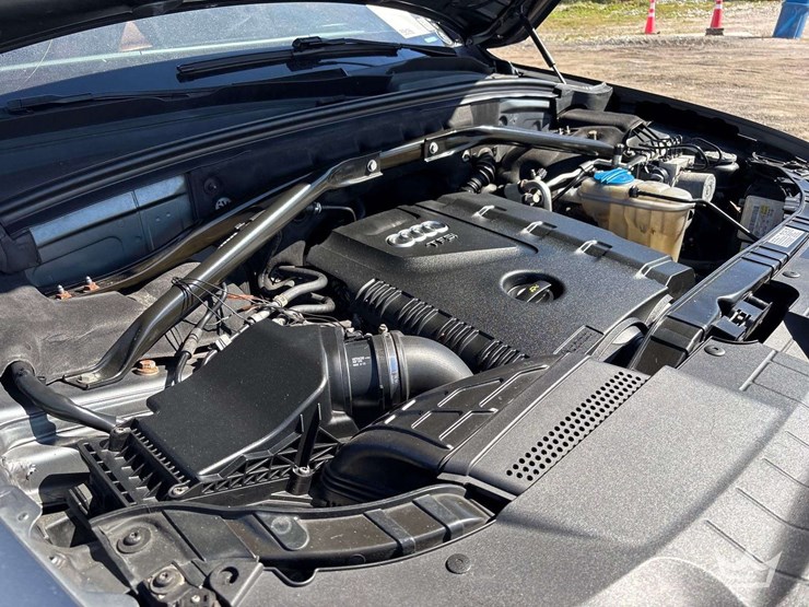 2012-audi-q5-image-8