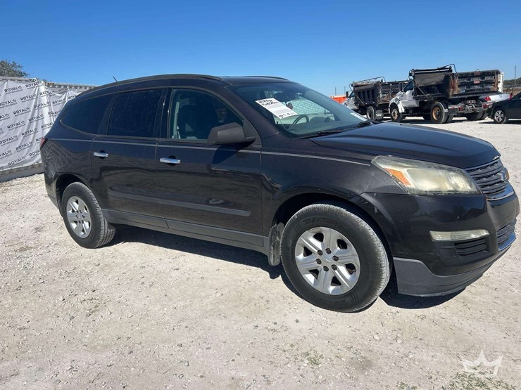 2013-chevrolet-traverse-image-2