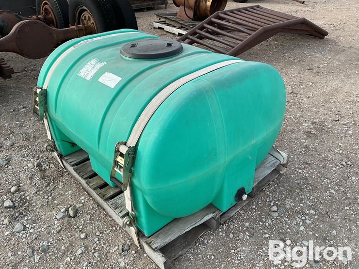 200-gallon-oval-tank-on-pallet-image-3