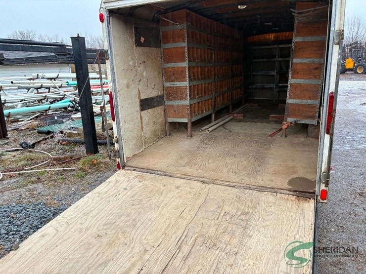 2004-united-enclosed-trailer-with-built-in-shelving-22ft-image-27