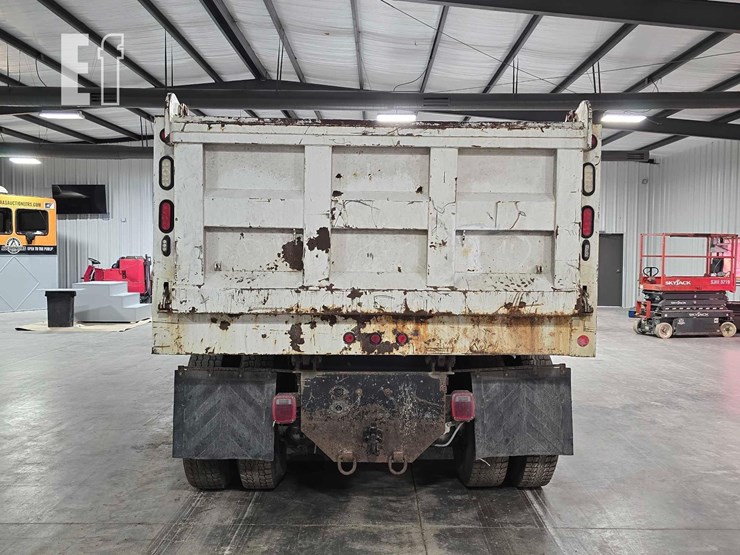 2016-freightliner-114sd-image-8