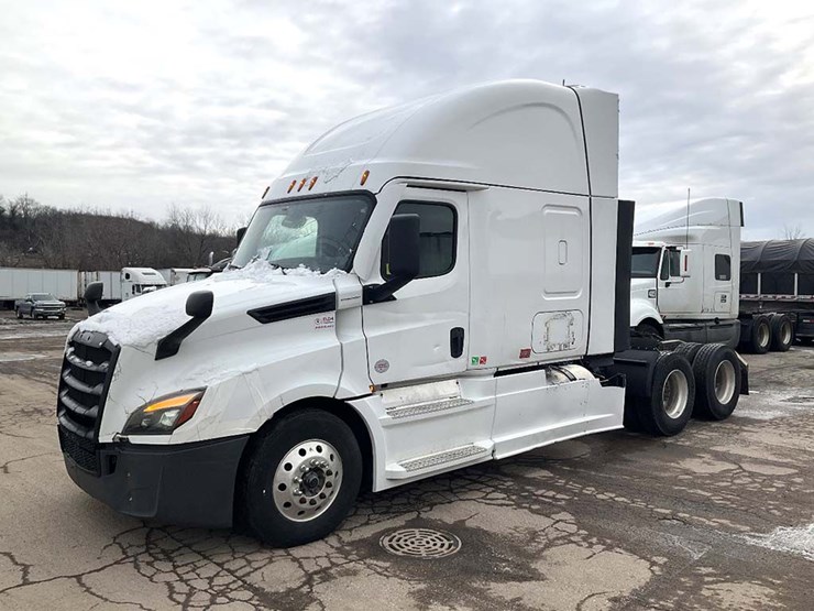 2021-freightliner-cascadia-126-image-1