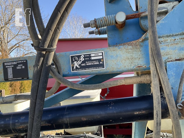 1996-kinze-2600-image-3