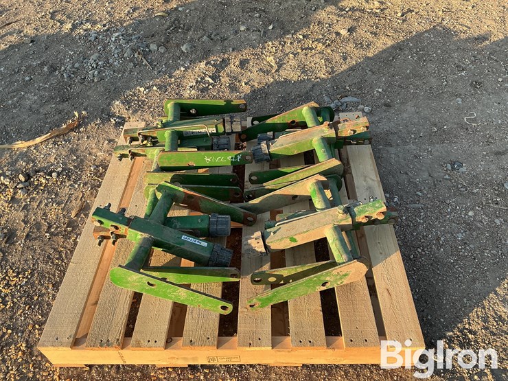john-deere-twist-adjust-planter-opener-brackets-image-2