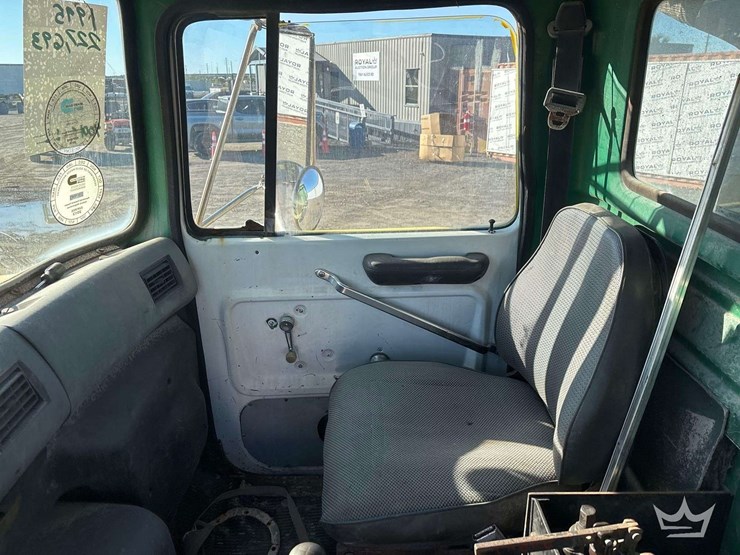 1995-ford-ln8000-image-23