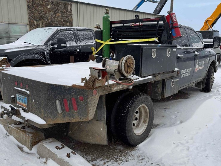 2017-dodge-3500-image-3