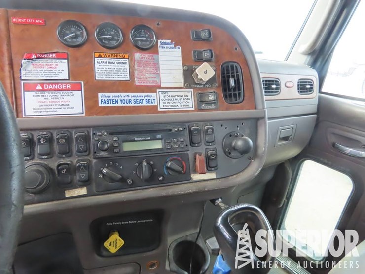 2008-peterbilt-365-image-11