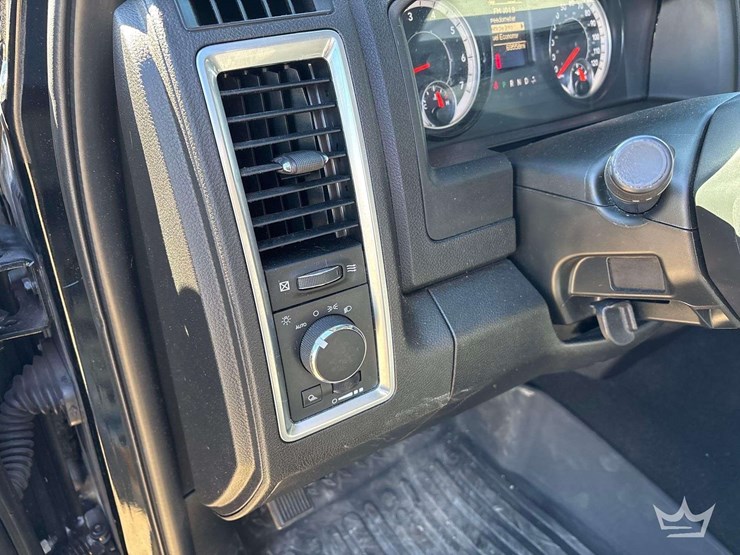 2021-ram-1500-slt-image-16