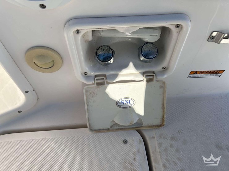 2008-regal-2565-express-cruiser-boat-with-30ft-t/a-continental-boat-trailer-image-21