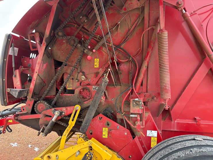2015-new-holland-rb560-round-baler-image-8