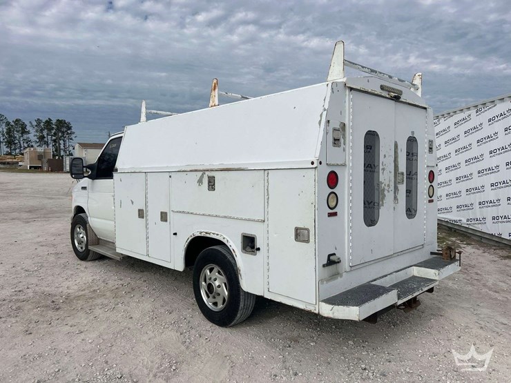 2006-ford-e350-image-4