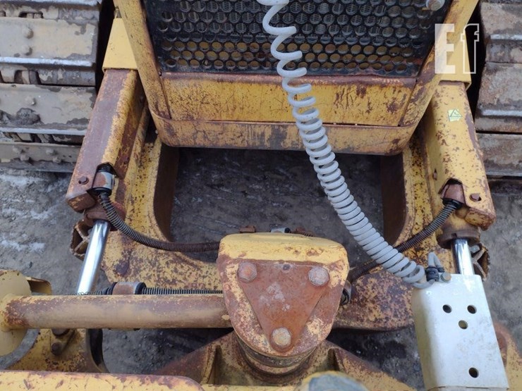 2006-caterpillar-d6n-xl-image-16