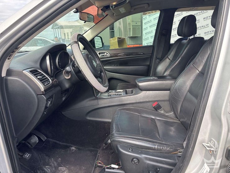 2011-jeep-grand-cherokee-image-11