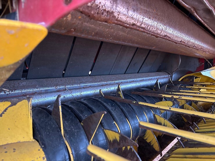 2015-new-holland-rb560-round-baler-image-11