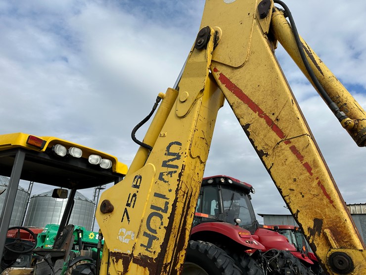 new-holland-lb75b-image-31